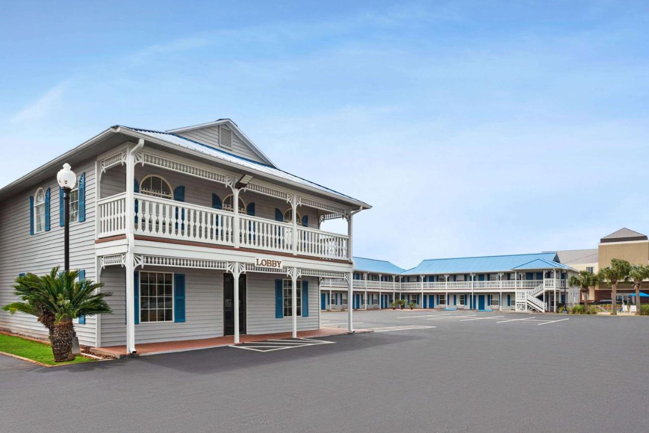 Super 8 By Wyndham Foley Motel Buitenkant foto