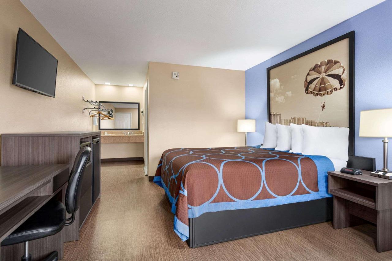 Super 8 By Wyndham Foley Motel Buitenkant foto