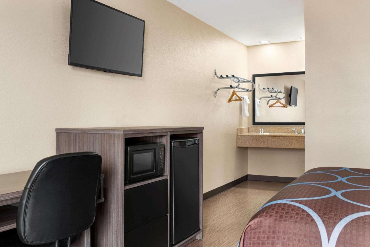 Super 8 By Wyndham Foley Motel Buitenkant foto