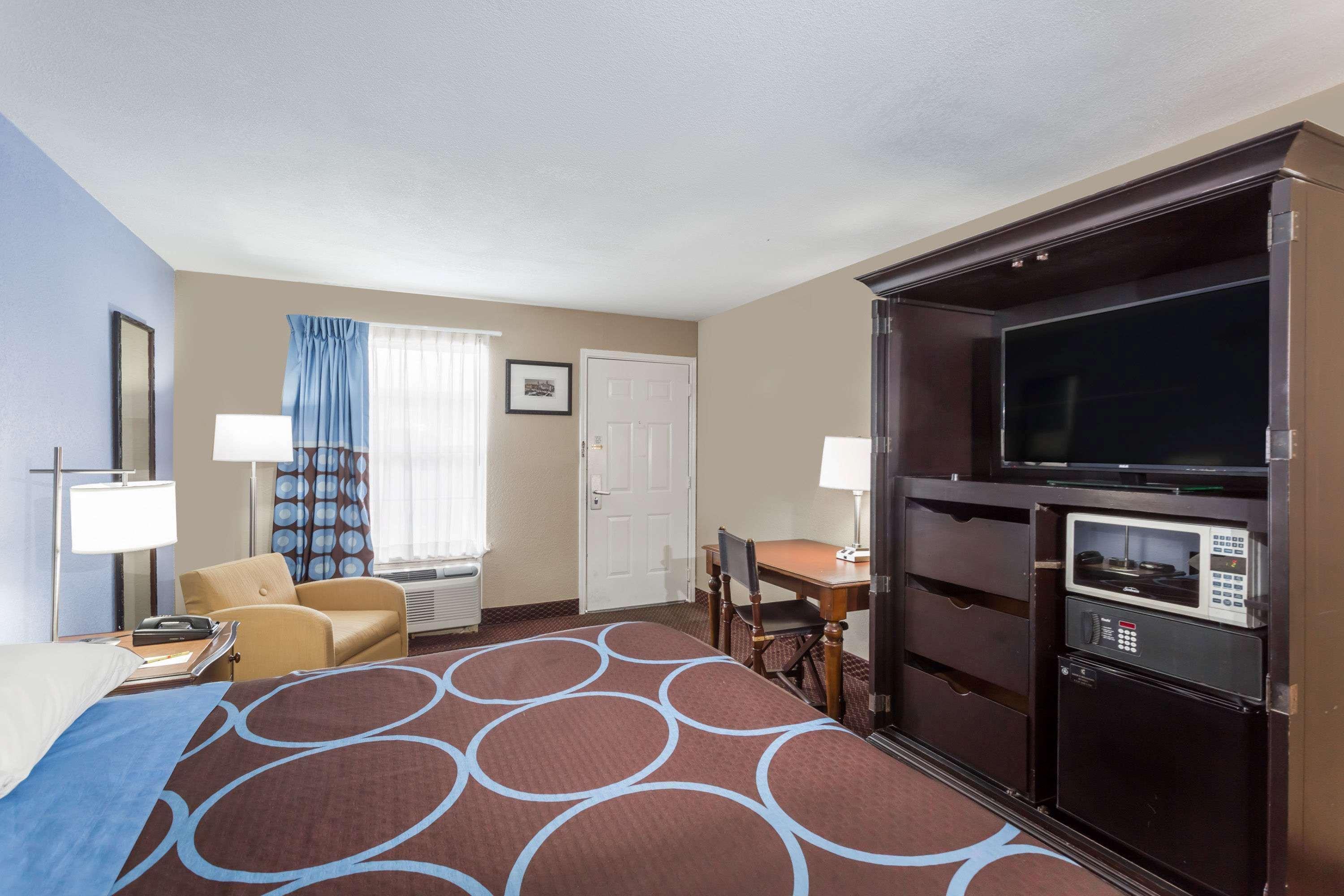 Super 8 By Wyndham Foley Motel Buitenkant foto