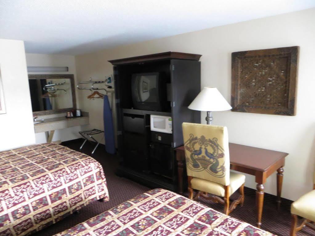 Super 8 By Wyndham Foley Motel Buitenkant foto