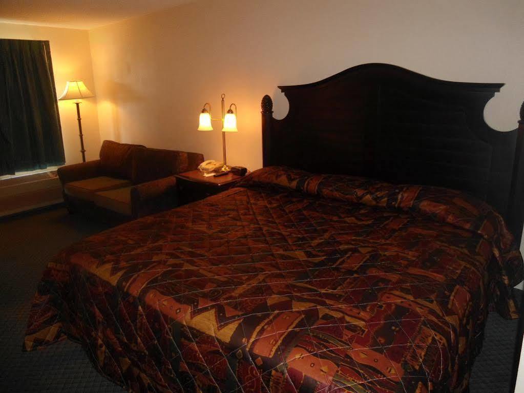 Super 8 By Wyndham Foley Motel Buitenkant foto